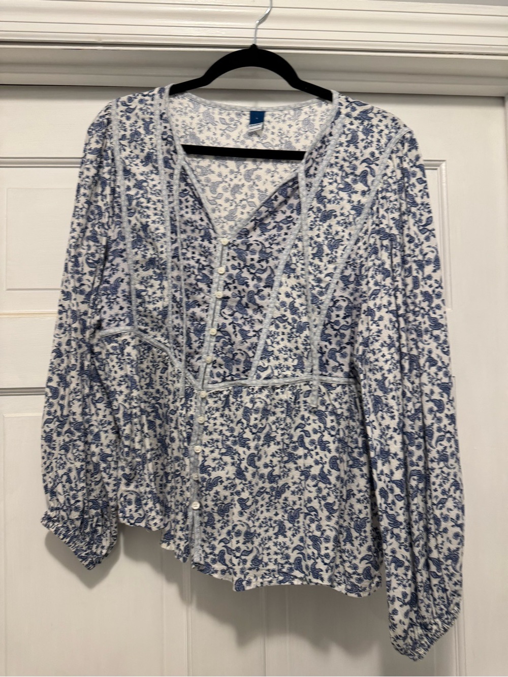Old Navy White and Blue Floral Button-Front Blouse